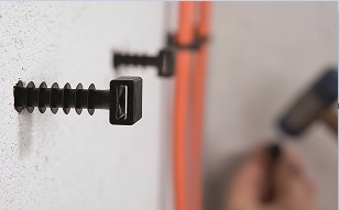 LOK per la gestione dei cavi sulle pareti: può essere usato sia internamente che esternamente.