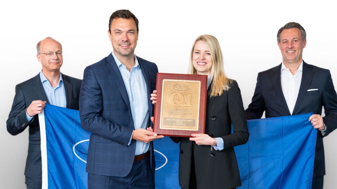 Cerimonia di consegna del premio Ford Q1 a HellermannTyton Germania.