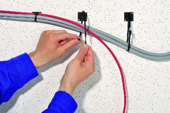 Alcuni prodotti per la gestione dei cavi possono essere combinati con le fascette: i Q-Mount ne sono un esempio.