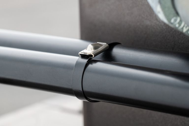 Fascette con rivestimento per prevenire la corrosione da contatto