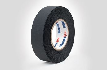 Un nastro in tessuto per raggruppare e proteggere i cavi da stress meccanici: HelaTape Protect 180